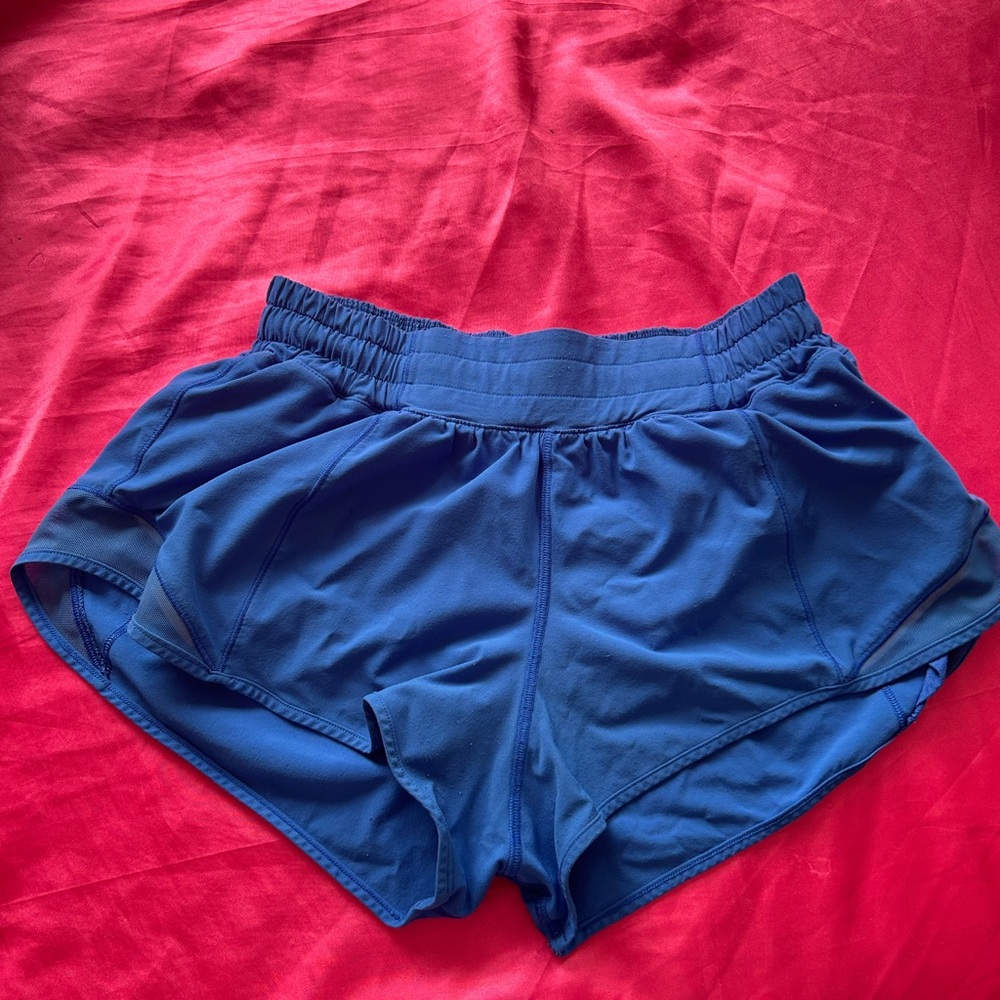 Blue lululemon hotty hots size 4 2.5 in